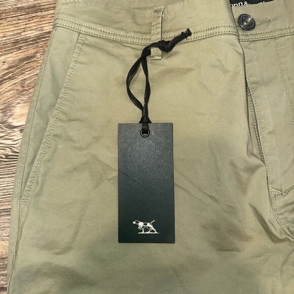 Rodd & Gunn Baylys Beach Men's 9" Inseam Cotton Resort Shorts - Green. Size 30.4 - Picture 3 of 9